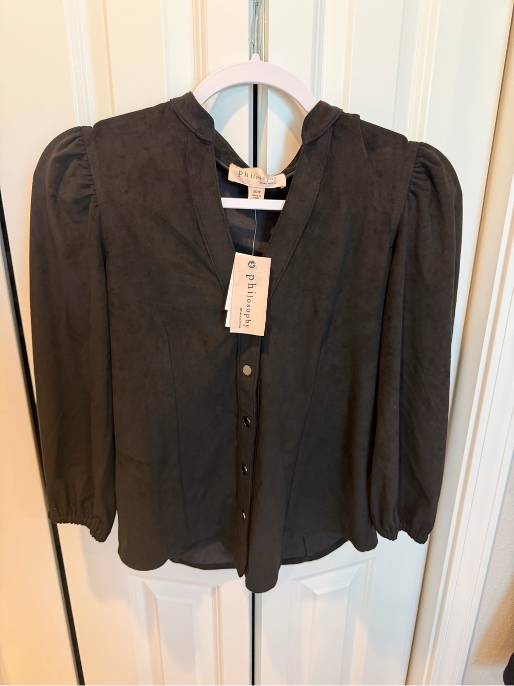 Philosophy Black Button-Front Puff Sleeve Blouse